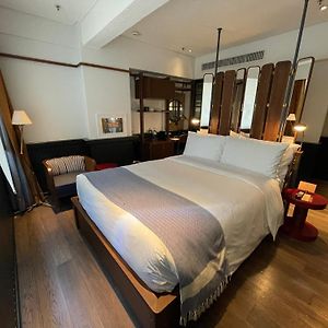Habitación Mediana con Cama Queen